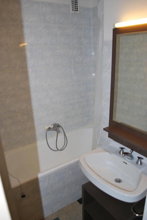 Hotel Les Clarines Лес дьо Алпс Екстериор снимка