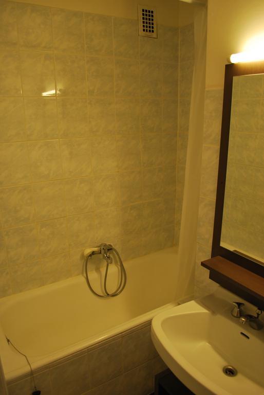 Hotel Les Clarines Лес дьо Алпс Екстериор снимка