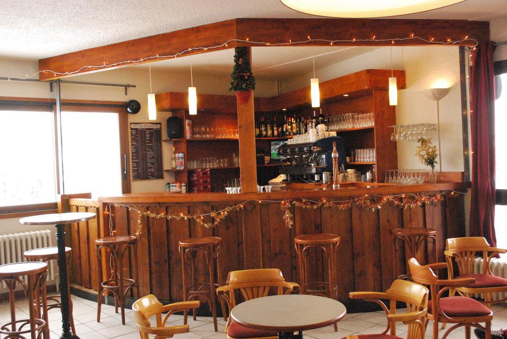 Hotel Les Clarines Лес дьо Алпс Екстериор снимка