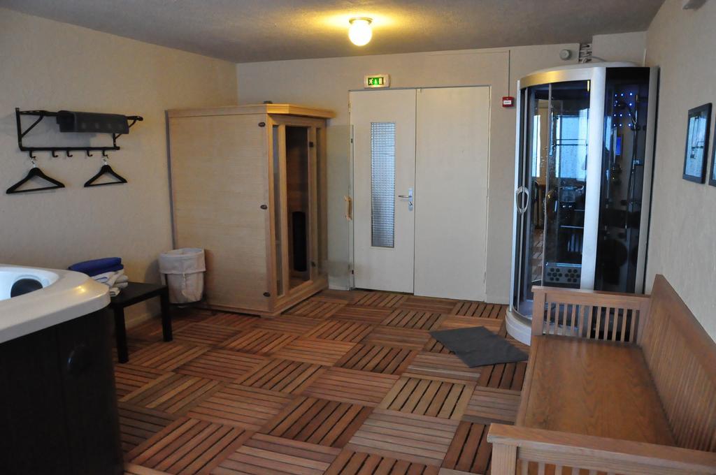 Hotel Les Clarines Лес дьо Алпс Екстериор снимка