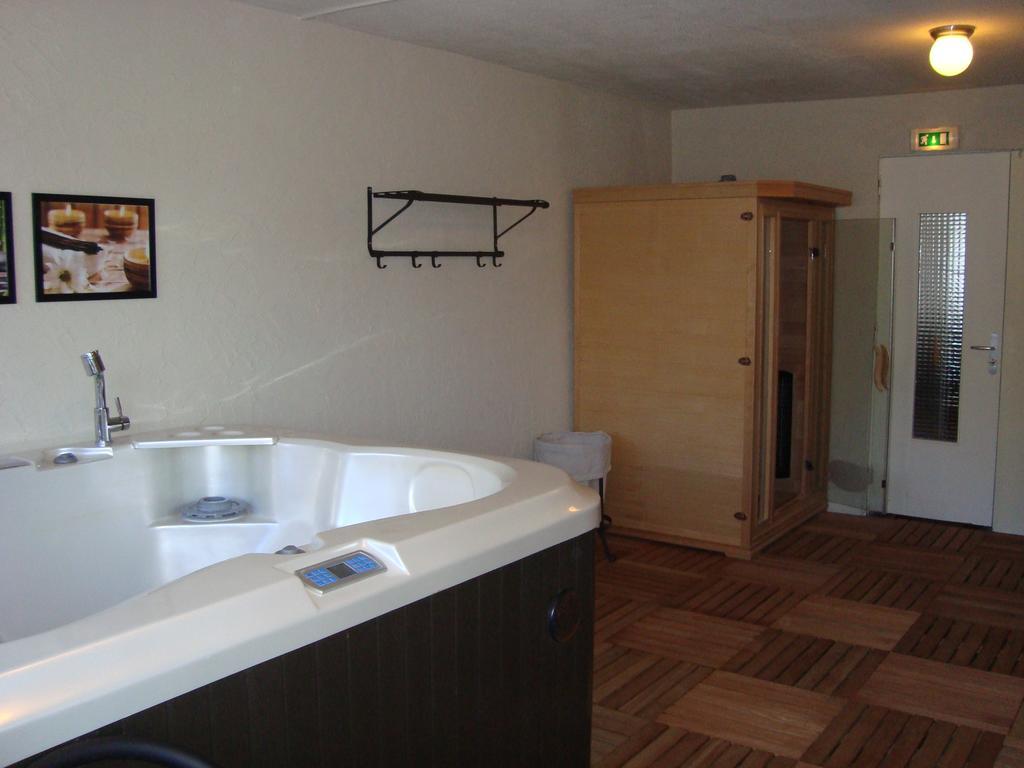 Hotel Les Clarines Лес дьо Алпс Екстериор снимка